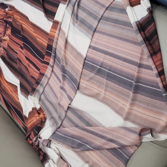 Beautiful Long Flowing Skirt w/ Gorgeous design - Picture 7 of 10